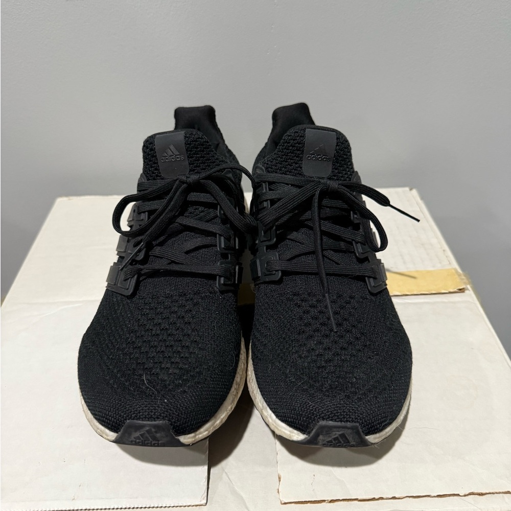 Adidas Men's Ultraboost DNA 5.0 size 10